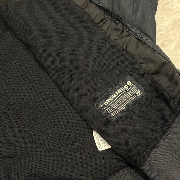 Nike Windrunner Zip Up Hooded Jacket in Yellow and Black Size Large - Picture 6 of 15